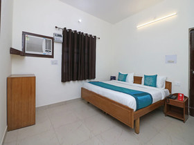 OYO 9963 Hotel Raja Palace