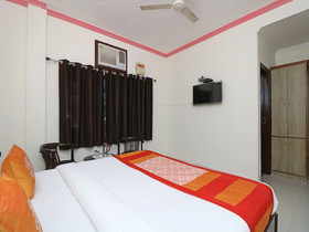 OYO 9963 Hotel Raja Palace