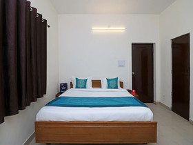 OYO 9963 Hotel Raja Palace