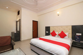 Hotel Raj Palace By OYO Rooms