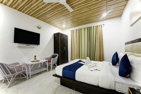 Hotel Shiva Lake