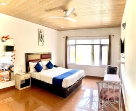 Hotel Shiva Lake