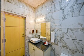 Hotel Shiva Lake
