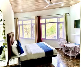 Hotel Shiva Lake