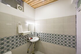 Hotel Shiva Lake