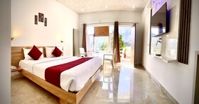 Hotel Shiva Lake