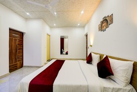 Hotel Shiva Lake