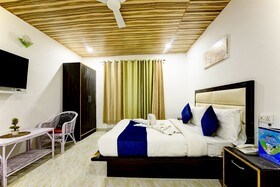 Hotel Shiva Lake