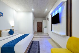Hotel Shiva Lake