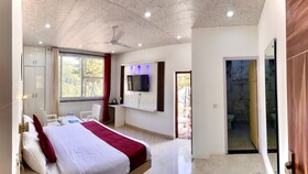 Hotel Shiva Lake