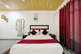Hotel Shiva Lake