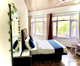 Hotel Shiva Lake