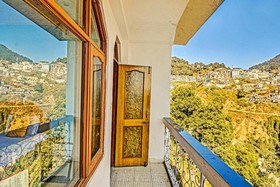 Kanha Palace by OYO Rooms