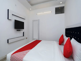 OYO 14945 Hotel Uk 07