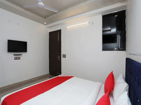 OYO 14945 Hotel Uk 07