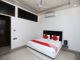 OYO 14945 Hotel Uk 07