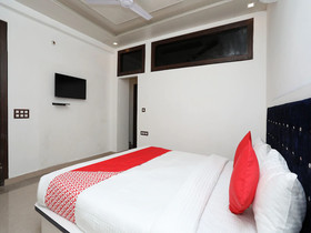 OYO 14945 Hotel Uk 07