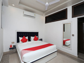 OYO 14945 Hotel Uk 07