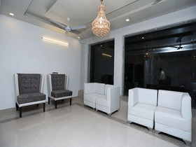 OYO 14945 Hotel Uk 07