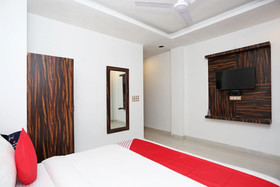 OYO 15566 Hotel Rosewood Inn