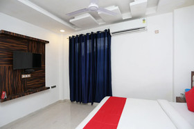 OYO 15566 Hotel Rosewood Inn