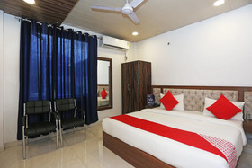 OYO 15566 Hotel Rosewood Inn