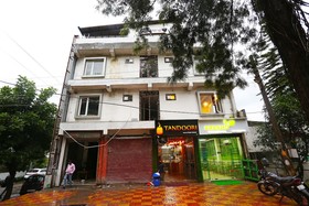 OYO 15566 Hotel Rosewood Inn