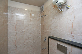 OYO 15566 Hotel Rosewood Inn