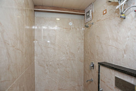 OYO 15566 Hotel Rosewood Inn