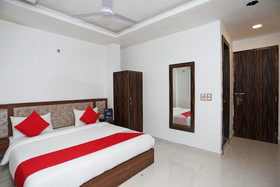 OYO 15566 Hotel Rosewood Inn