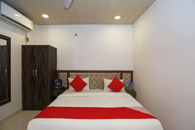 OYO 15566 Hotel Rosewood Inn