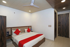 OYO 15566 Hotel Rosewood Inn
