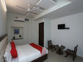 OYO 17085 Bhagat Residency