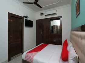 OYO 17085 Bhagat Residency