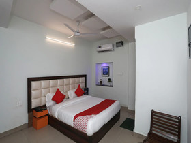 OYO 17085 Bhagat Residency