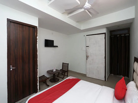 OYO 17085 Bhagat Residency