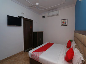 OYO 17085 Bhagat Residency