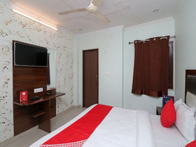 Paras Guest House By OYO Rooms