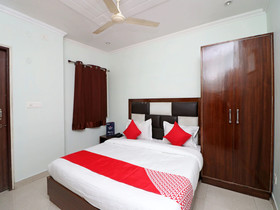 Paras Guest House By OYO Rooms