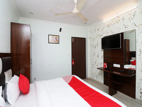Paras Guest House By OYO Rooms