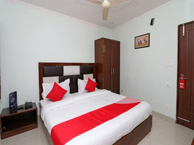 Paras Guest House By OYO Rooms