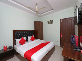 Paras Guest House By OYO Rooms