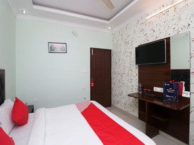 Paras Guest House By OYO Rooms