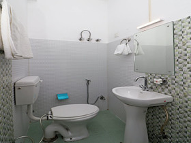 Paras Guest House By OYO Rooms