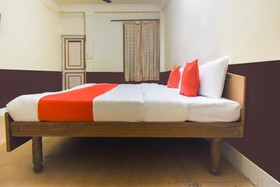 Shikha Guest House by OYO Rooms
