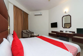 The Central Palm Hotel by OYO Rooms
