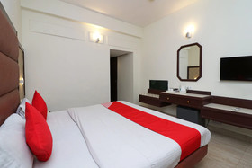 The Central Palm Hotel by OYO Rooms