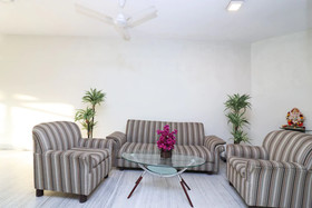 The Central Palm Hotel by OYO Rooms