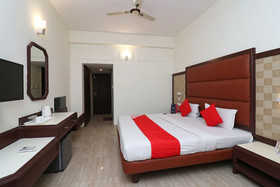 The Central Palm Hotel by OYO Rooms
