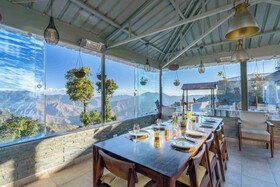 ama Stays & Trails Barefoot Bungalow, Dhanaulti